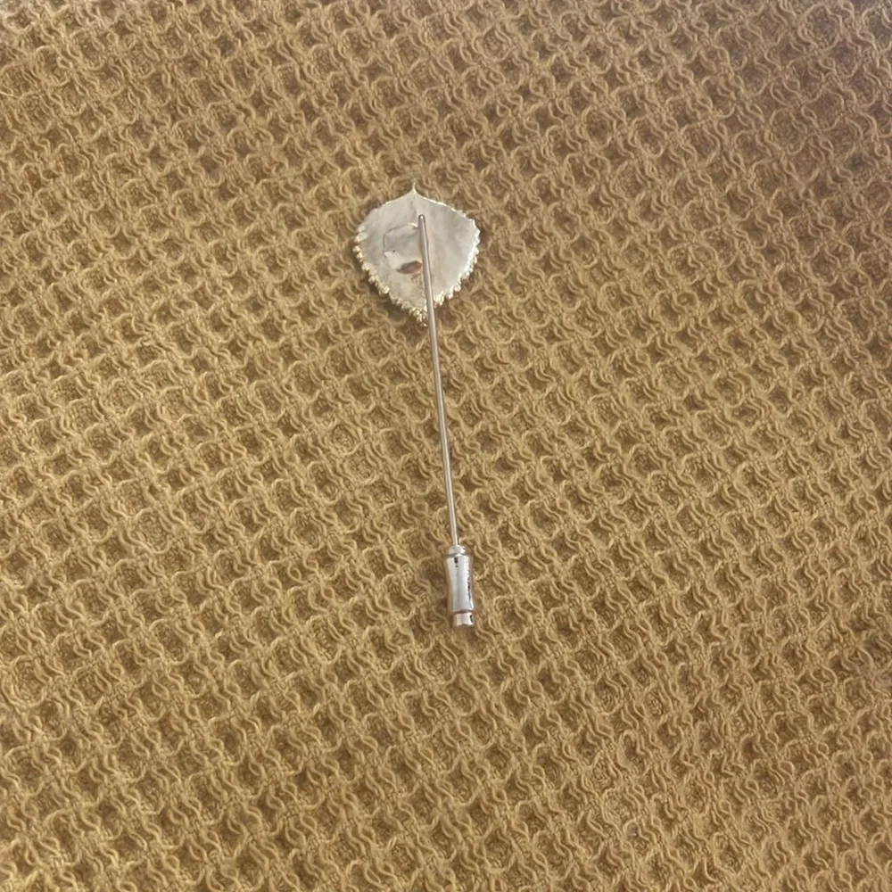 Elegant Leaf Brooch stick Pin